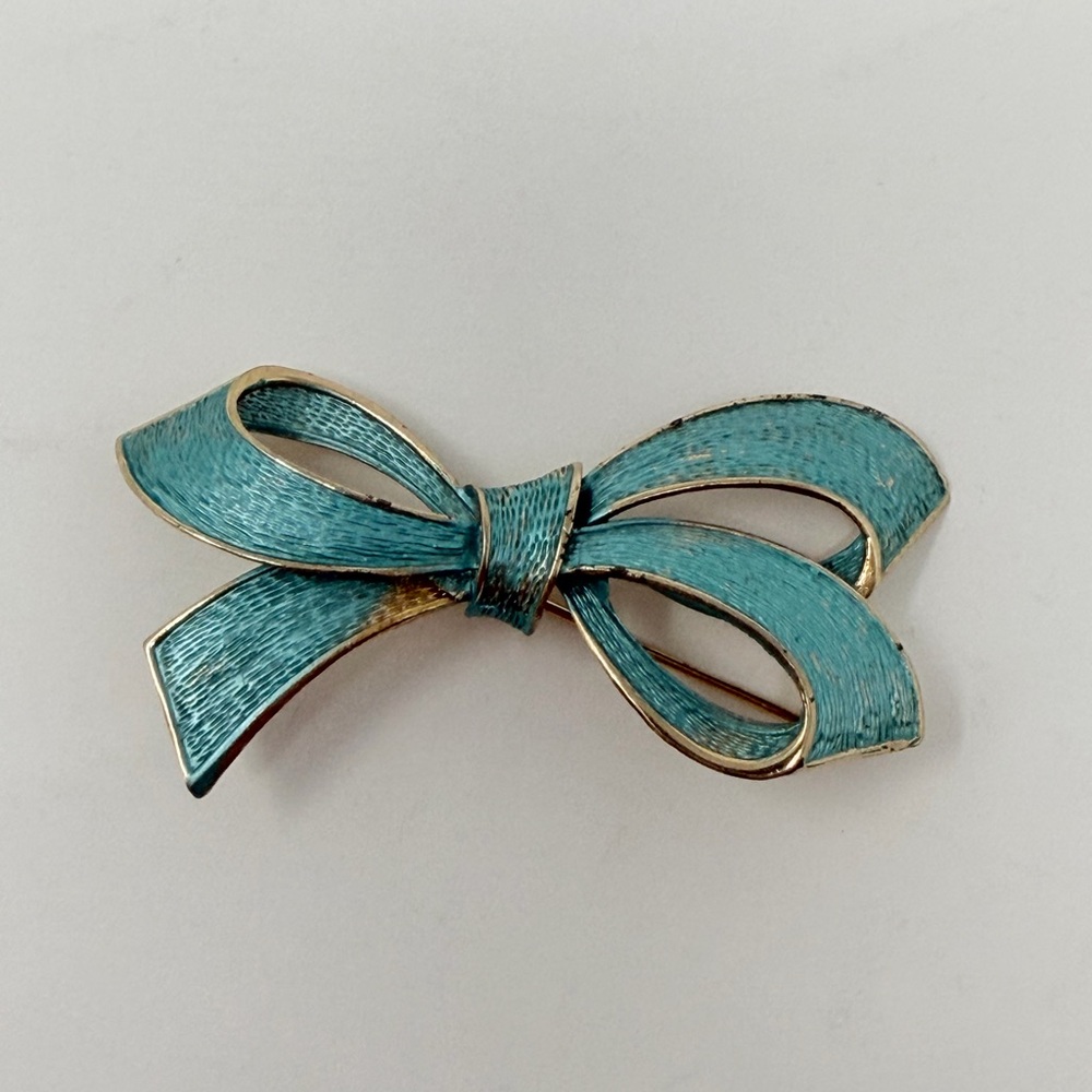 Blue Gold Bow Enamel Metal Brooch Pin Fashion Costume No Stone Undated Era